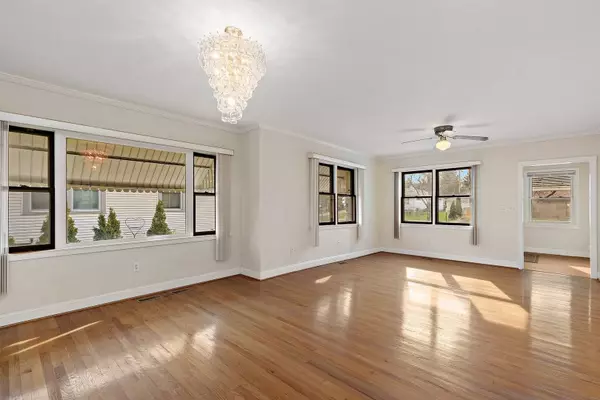 185 Ellsworth ST, Crystal Lake, IL 60014