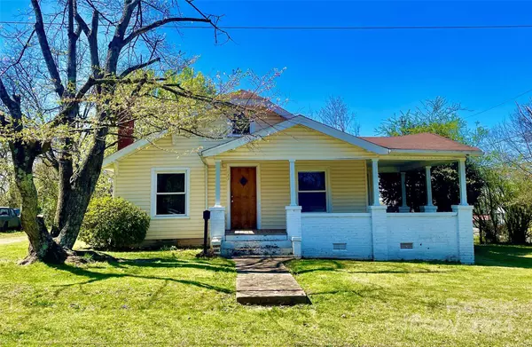 135 14th ST NW, Hickory, NC 28601