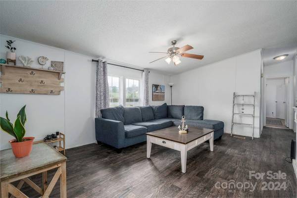 3901 Old Brittain RD, Hickory, NC 28602