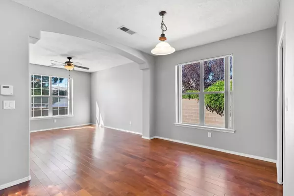 816 Calle Fuerte NE, Albuquerque, NM 87113