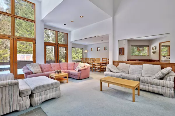 213 Alran RD, Killington, VT 05751