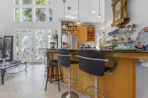 13904 Paraiso Road, Ocean Springs, MS 39564