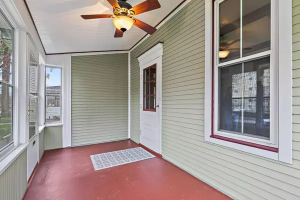 16 N Loomis ST, Naperville, IL 60540