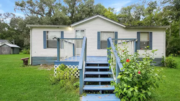 687 N Highway, Palatka, FL 32177-8644