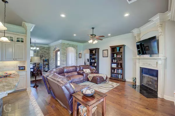 911 Royal Circle, Bossier City, LA 71111