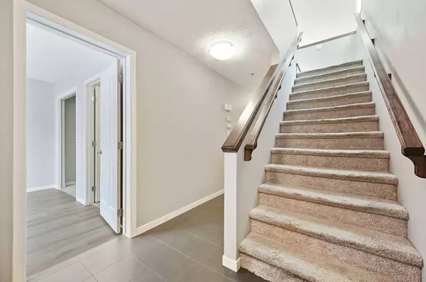 3073 New Brighton GRV SE, Calgary, AB T2Z 1G3