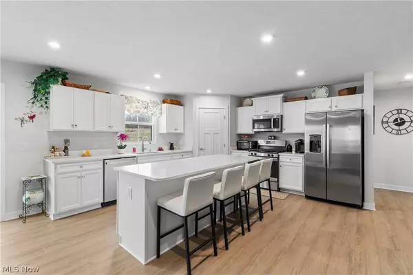 3637 Clubview DR, Norton, OH 44203