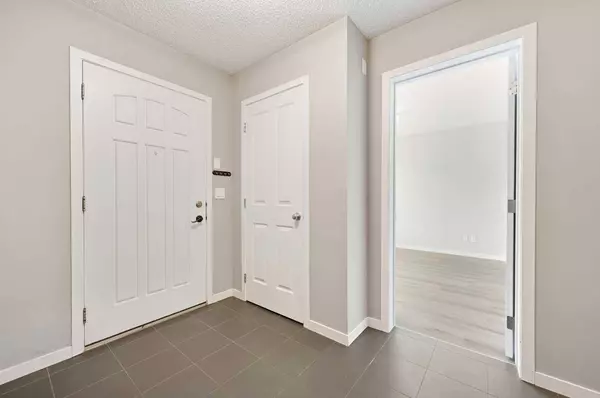 3073 New Brighton GRV SE, Calgary, AB T2Z 1G3