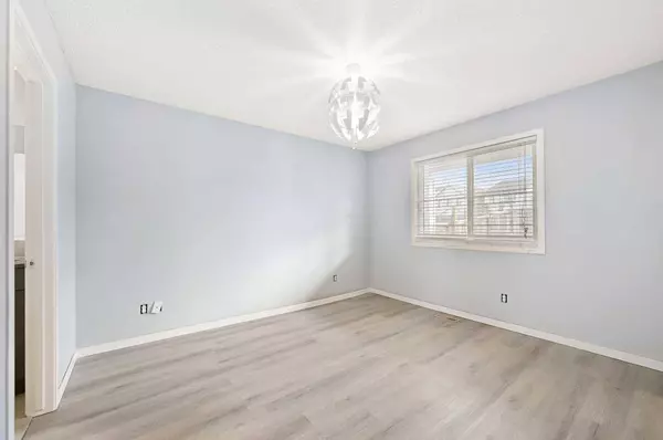 3073 New Brighton GRV SE, Calgary, AB T2Z 1G3