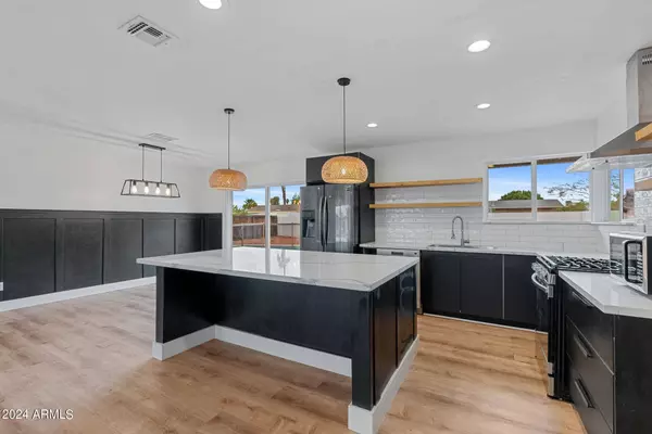 1544 W MICHELLE Drive, Phoenix, AZ 85023