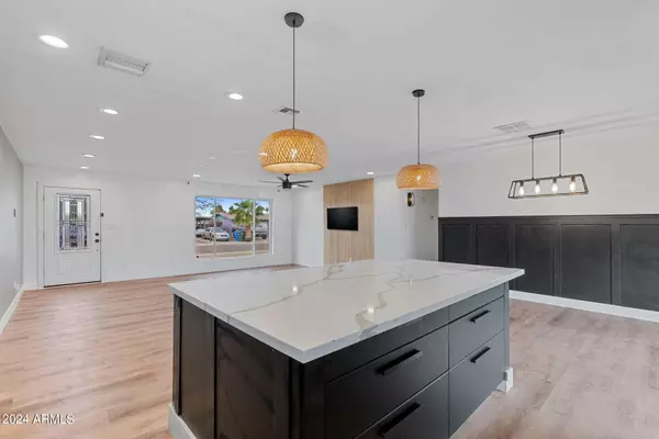 1544 W MICHELLE Drive, Phoenix, AZ 85023