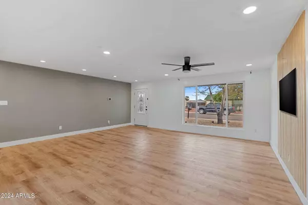 1544 W MICHELLE Drive, Phoenix, AZ 85023