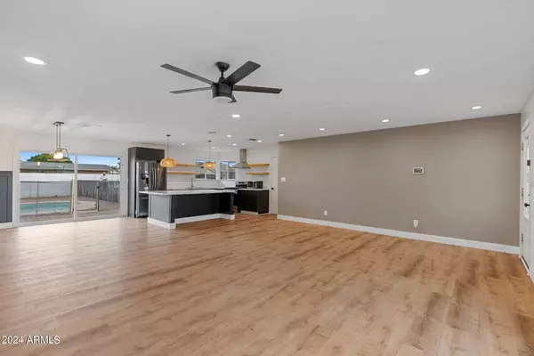 1544 W MICHELLE Drive, Phoenix, AZ 85023