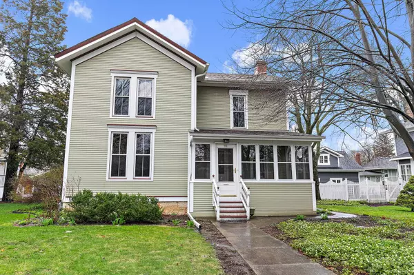 16 N Loomis ST, Naperville, IL 60540