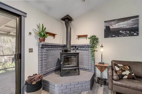 5787 Silverleaf DR, Foresthill, CA 95631