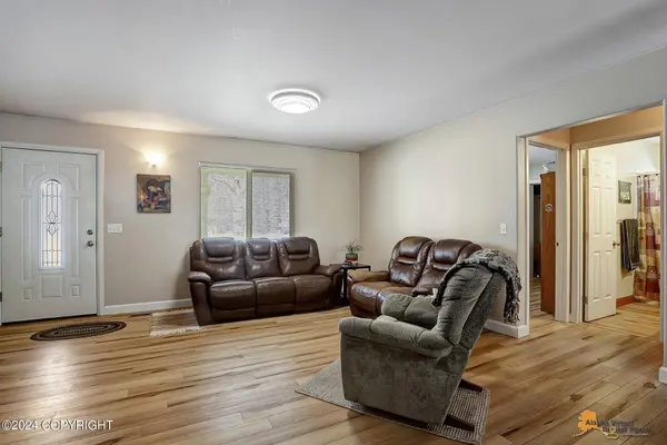 10707 N 58 Mile RD, Sutton, AK 99674