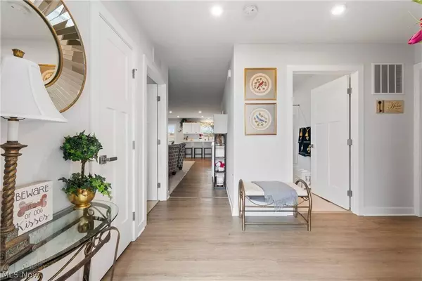 3637 Clubview DR, Norton, OH 44203