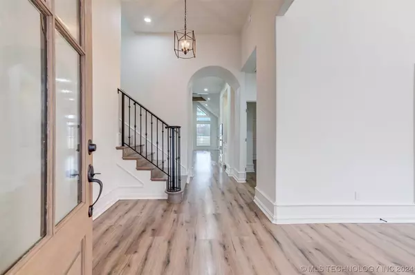 614 W Fairway DR, Broken Arrow, OK 74011