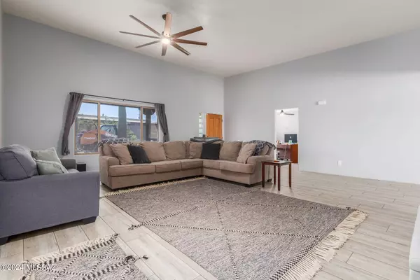 3620 W Cobbs Place, Tucson, AZ 85745