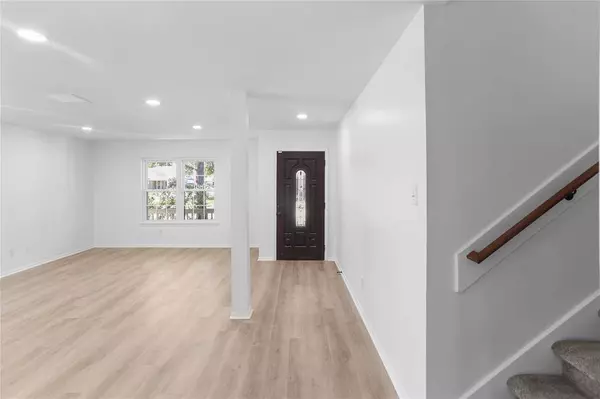 3407 Deer CT, Pearland, TX 77581