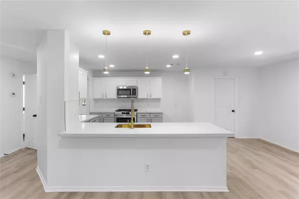 3407 Deer CT, Pearland, TX 77581