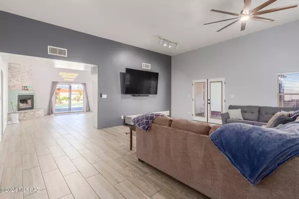 3620 W Cobbs Place, Tucson, AZ 85745