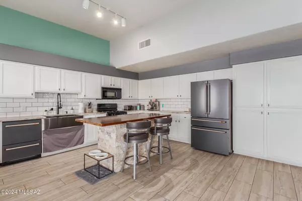 3620 W Cobbs Place, Tucson, AZ 85745