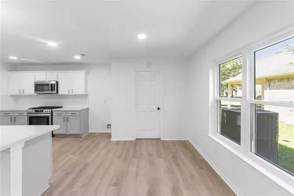 3407 Deer CT, Pearland, TX 77581