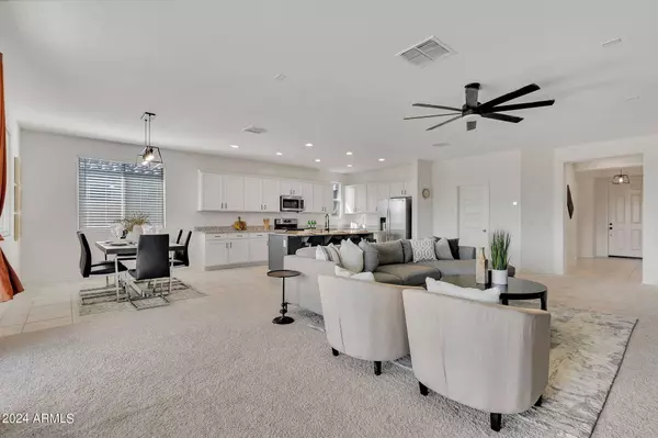 5211 N 81ST Avenue, Glendale, AZ 85303