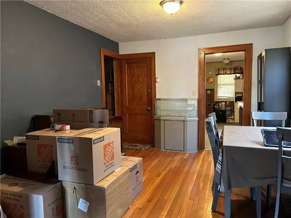 4132 College AVE, Kansas City, MO 64130