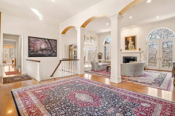 5004 Oak Bend LN, Edina, MN 55436