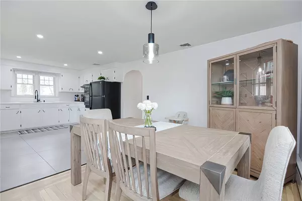 20 Rowena DR, Johnston, RI 02919