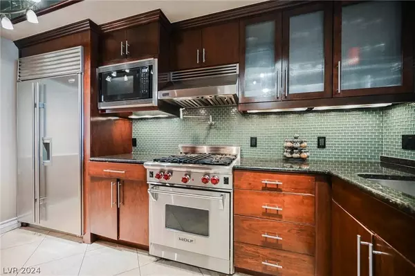 260 E Flamingo Road #305, Las Vegas, NV 89169