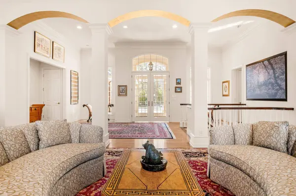 5004 Oak Bend LN, Edina, MN 55436