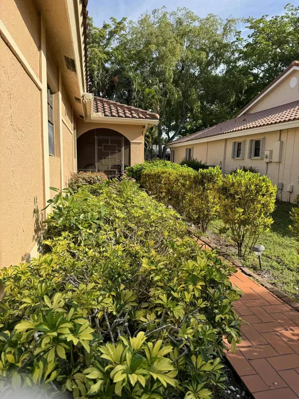 10775 Ladypalm LN B, Boca Raton, FL 33498