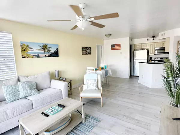 1999 Island Club DR #17, Indialantic, FL 32903