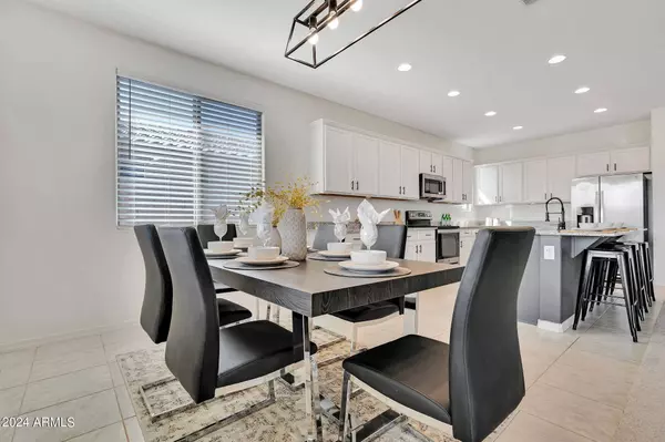 5211 N 81ST Avenue, Glendale, AZ 85303