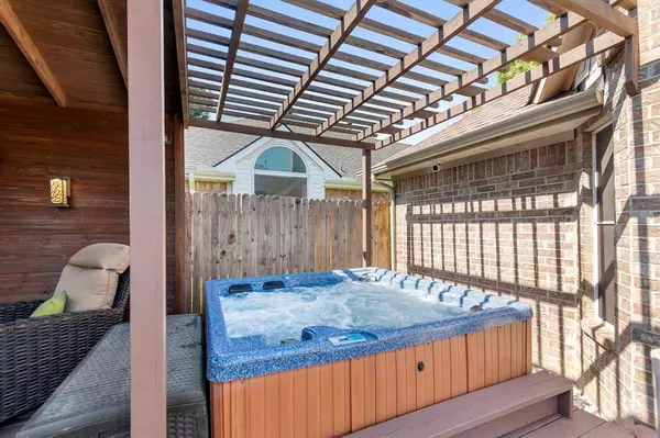 6820 Hickory Hollow Lane, North Richland Hills, TX 76182