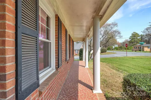 1205 Laurel LN, Gastonia, NC 28054