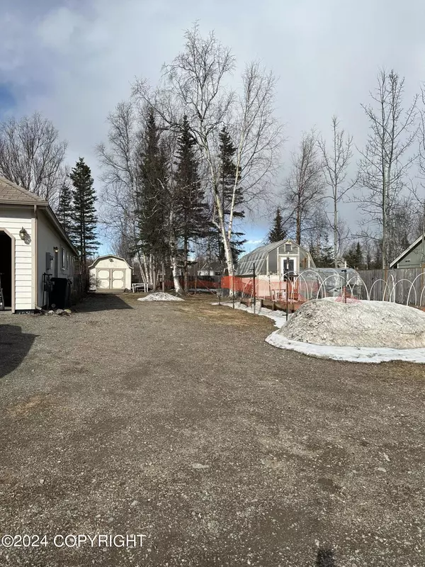 181 E Hygrade LN, Wasilla, AK 99654