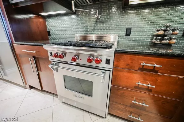 260 E Flamingo Road #305, Las Vegas, NV 89169