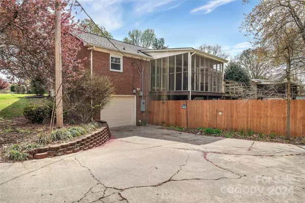 1205 Laurel LN, Gastonia, NC 28054