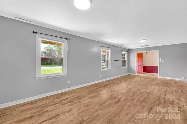 1205 Laurel LN, Gastonia, NC 28054