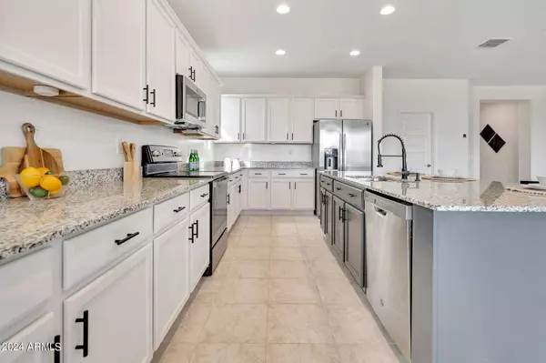 5211 N 81ST Avenue, Glendale, AZ 85303