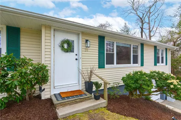 20 Rowena DR, Johnston, RI 02919