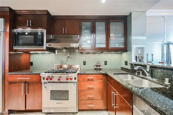 260 E Flamingo Road #305, Las Vegas, NV 89169