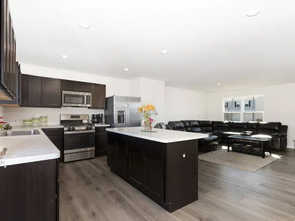 720 E Garfield ST, Waterman, IL 60556