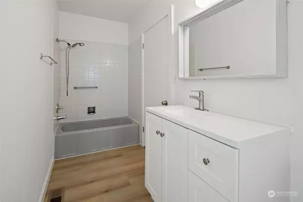 9436 20th AVE SW, Seattle, WA 98106