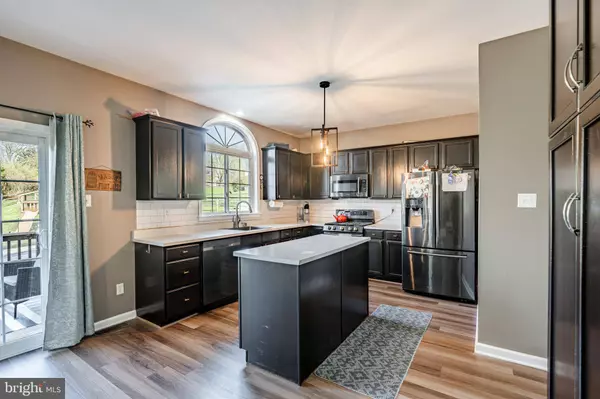 6 SOUTHWIND LN, Downingtown, PA 19335