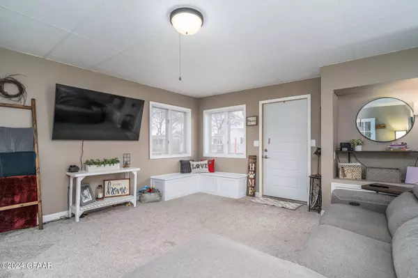 1324 8TH Avenue N, Grand Forks, ND 58203